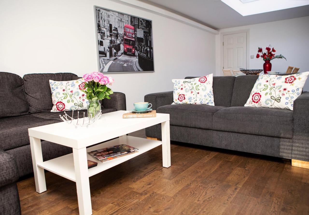 Apt 3, Trafalgar Sq Duplex, 3Rd & 4Th Floor By Indigo Flats London Exterior photo